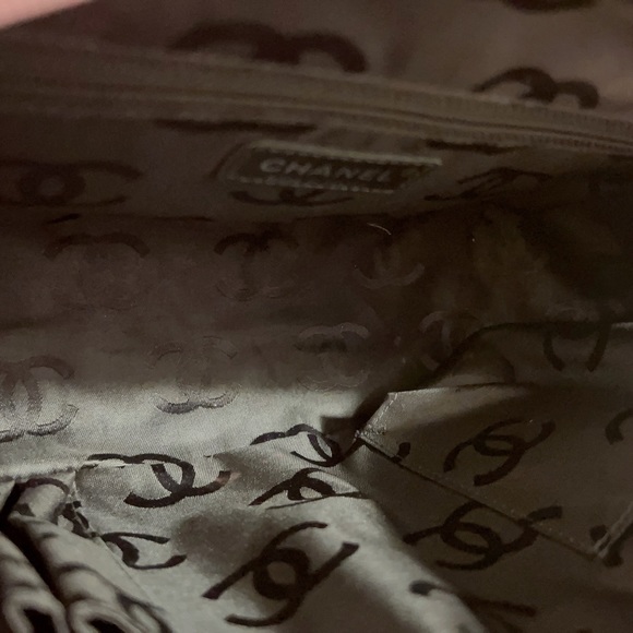 Chanel Quilted Large Cambon Bowler Pink with Black Logo - Picture 12 of 14